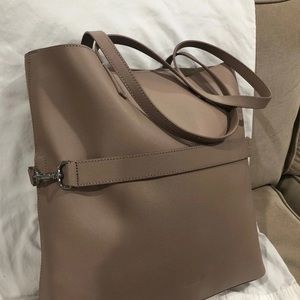 Away longitude tote new